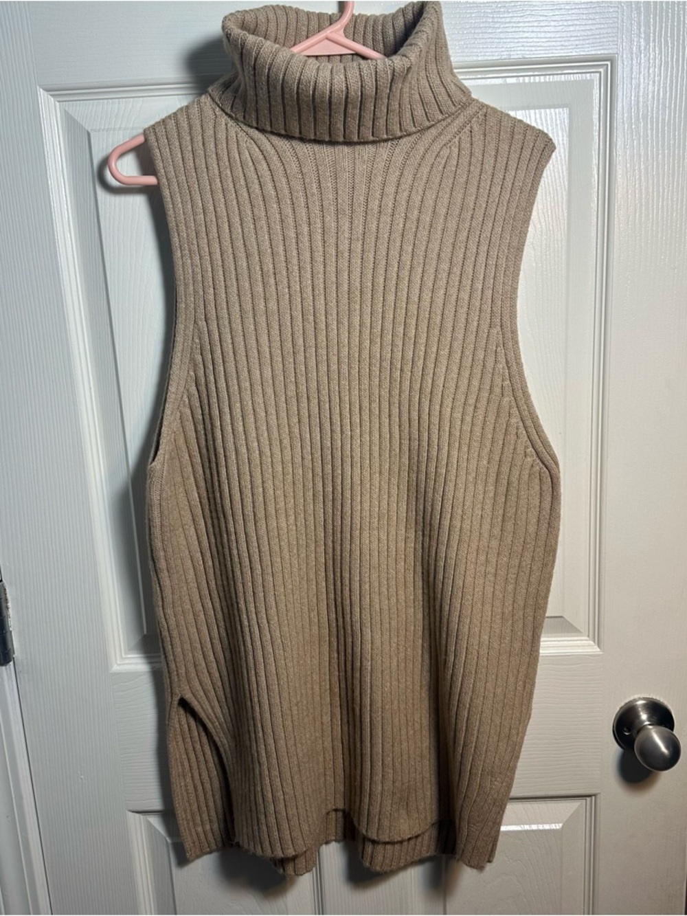 Women’s H&M Sleeveless Turtleneck Sweater Vest in Beige, size Small (Oversized)